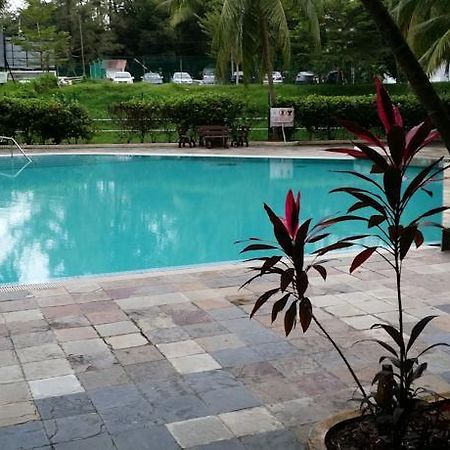 Pinang Beach Apartment @ Bayu Emas Batu Feringgi Exteriér fotografie